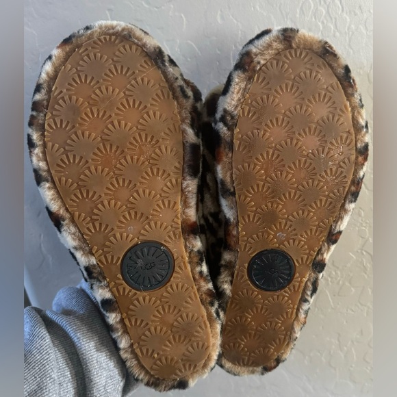 Women's UGG Fluff Yeah Slide Leopard Amphora Sheepskin - Picture 6 of 6
